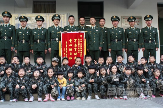 武警杭州士官学校里的小学员(1)(组图)