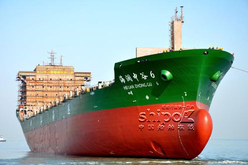 中航威海船厂首艘28400吨多用途箱船下水(图)