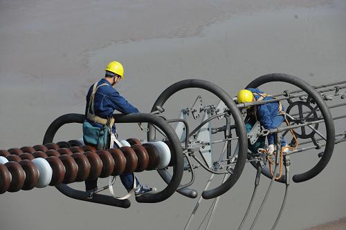 向家坝-上海±800千伏高压直流输电线路开始冬