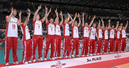 图文:男排世界杯俄罗斯队夺冠 波兰队在仪式上
