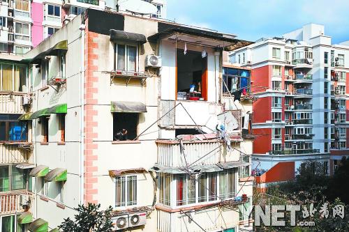 上海一80年代楼房阳台突坍塌 居民当场殒命(图)