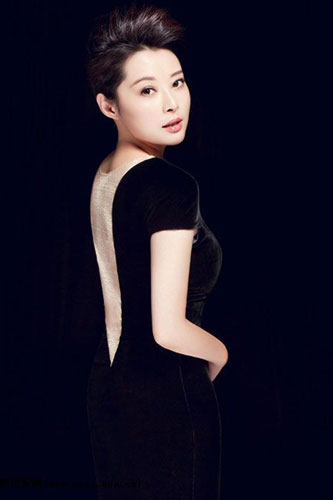 新娘竟是38岁的影视演员袁立,这条微博一出就被很多网友都争相转发