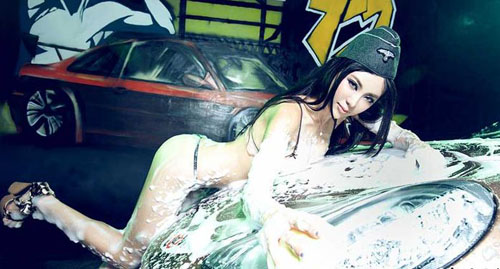 大尺度泡沫诱惑 比基尼美女香艳洗车写真