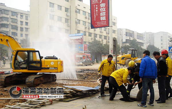 株洲县一燃气管道挖断 天燃气大量泄漏[图]