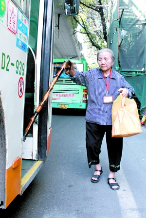 "据统计,目前广州市60岁以上老年人口已接近110万人,约占全市户籍人口