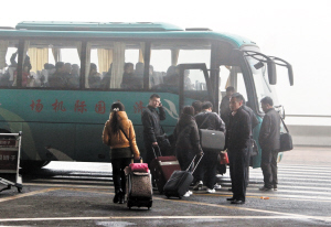 济南机场最大延误 24小时无航班鼓励乘客坐大巴
