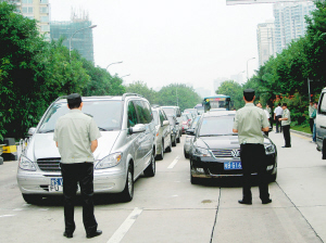 非法营运盯上粤港两地车牌(图)