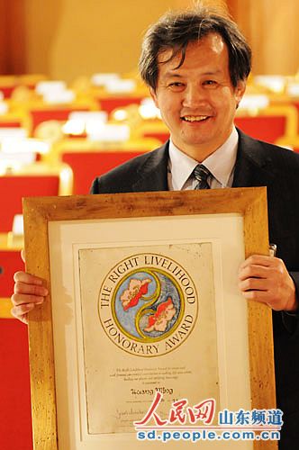 中国人黄鸣首获瑞典国际大奖正确生活方式奖