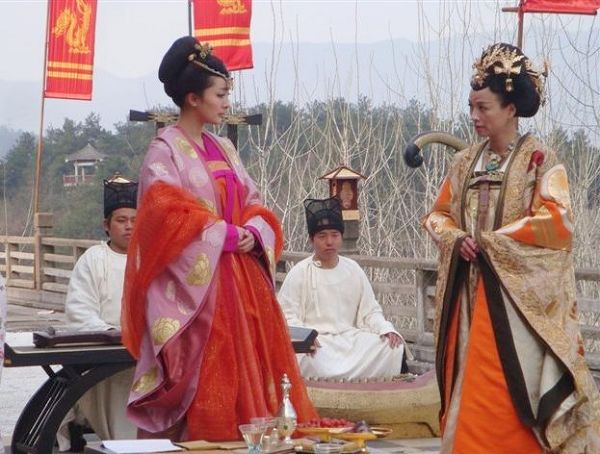 《天下美人》热播杨幂华丽亮相唐宫谢兰农村电视剧图片