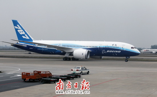 波音787梦想飞机广州展示 明年交付南航(1)(组图)