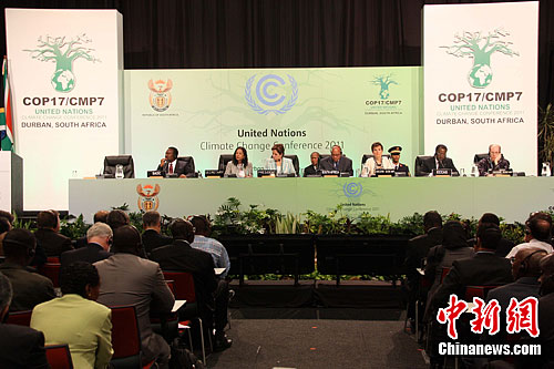 当地时间11月28日，《联合国气候变化框架公约》第17次缔约方会议暨《京都议定书》第7次缔约方会议在南非港口城市德班开幕。中新社发 周锐 摄