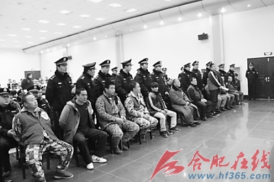 12月5日上午,王顺当等24人涉黑案在亳州市谯城区法院公开审理,案件