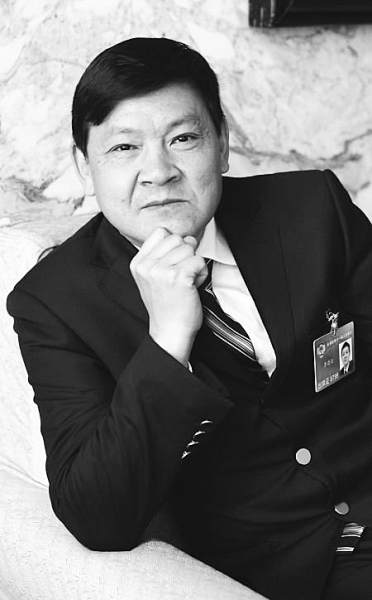 李晓红:下矿井搞科研 让贫困生有饭吃(图)