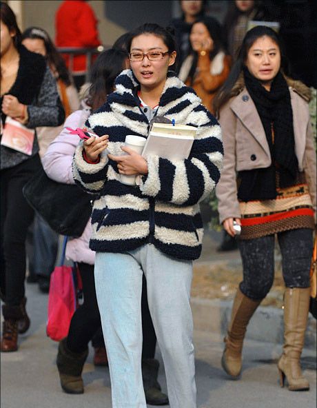 中国最真实养眼高校街拍 美女是这样穿的(组图