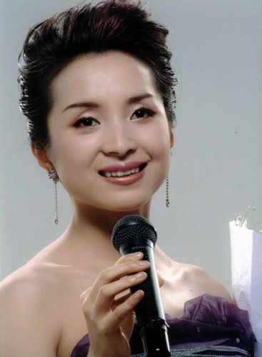 jpg,375x500,7kb,190_254揭秘汤灿如何从 小护士 蜕变成军人歌手jpg