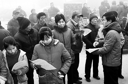 \/文图)12月11日,淮阳县委防范办和国保大队在