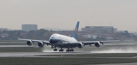 南航首架a380曾执飞京沪航线.">