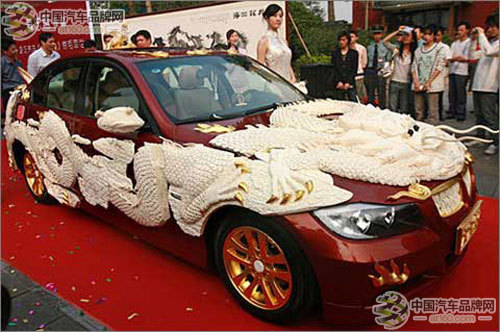 全世界最贵奔驰跑车24k纯金镶满红宝石7000万