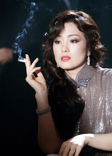 巩俐在《谍海风云》中的旗袍扮相