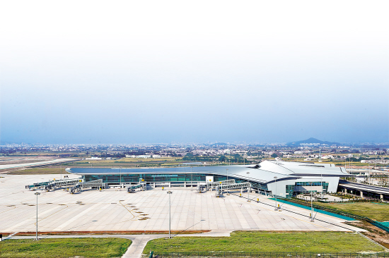 汕头机场)将结束超过38年的民航运输业务,一夜转场至揭阳潮汕机场运营