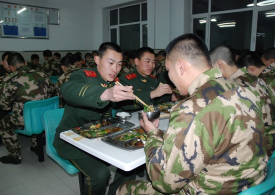 吃得好住得暖睡得香 佳木斯武警新兵感慨警营如家(组图)