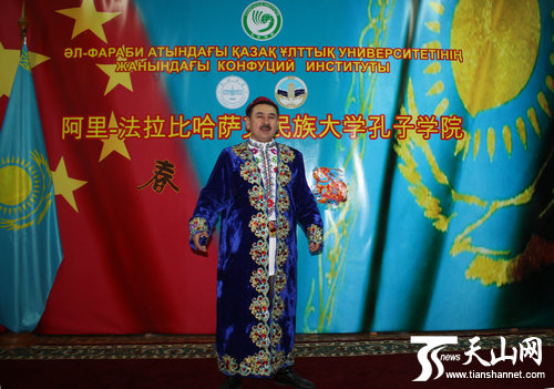 中国新疆文化交流代表团向哈萨克斯坦孔子学院赠书(组图)