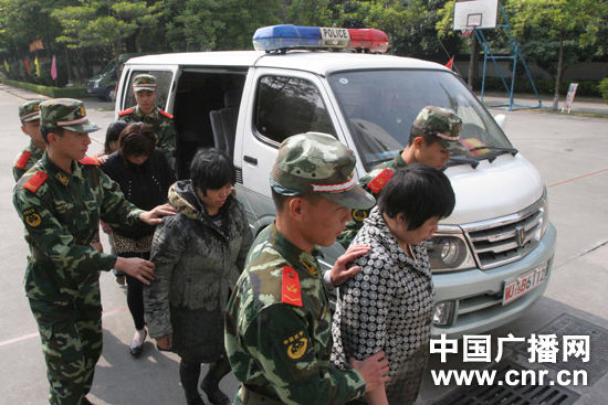 乘船从香港偷渡深圳 内地6名女子被抓获(组图