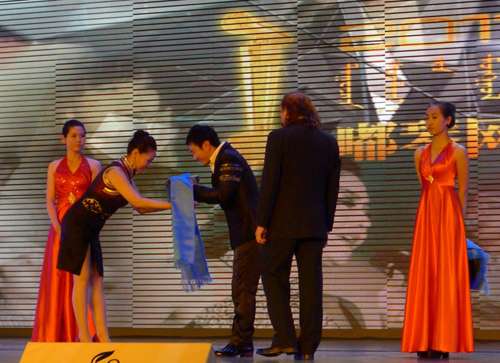 2011蒙古音乐盛典 呼斯楞哈琳摘最佳男女歌手