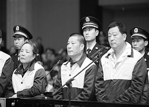 温州菜篮子集团腐败案昨开庭 16名高管涉4宗罪