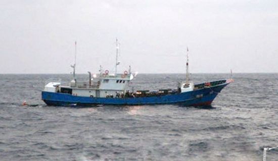 日本扣押中国渔船+船长已被逮捕中国船员未抵