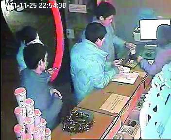 "潇洒帅哥"一念之间成小偷(组图)