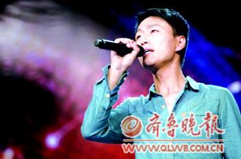 嘉祥小伙刘明贺在《中国达人秀》舞台上。