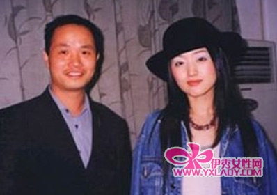 图为杨钰莹和赖昌星侄子赖文峰.