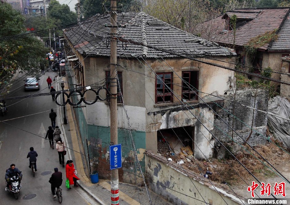 图为破败不堪的南京利济巷2号建筑群.中新社发 泱波 摄