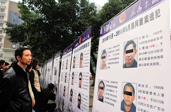 还记得,上世纪90年代,广州警方摧毁的"两枪一斧"抢劫团伙曾轰动羊城