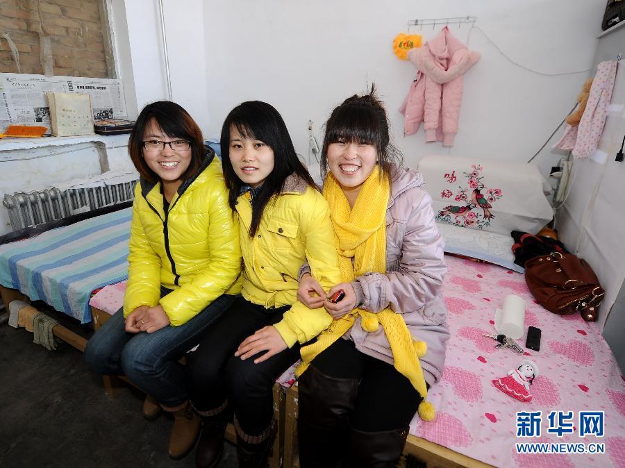 张瑜,杨荣梅和王凤丽是山西石楼县教朋焉中心小学的3名"特岗教师".