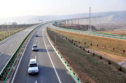 甘肃庆阳革命老区建成首条高速公路 连接甘陕实现通车