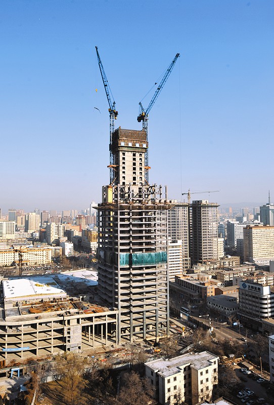 太原湖滨广场综合项目工程楼总高度208米,是建设中的山西高楼.