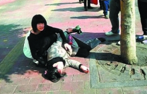 "保时捷少女"义救晕倒妇女(组图)