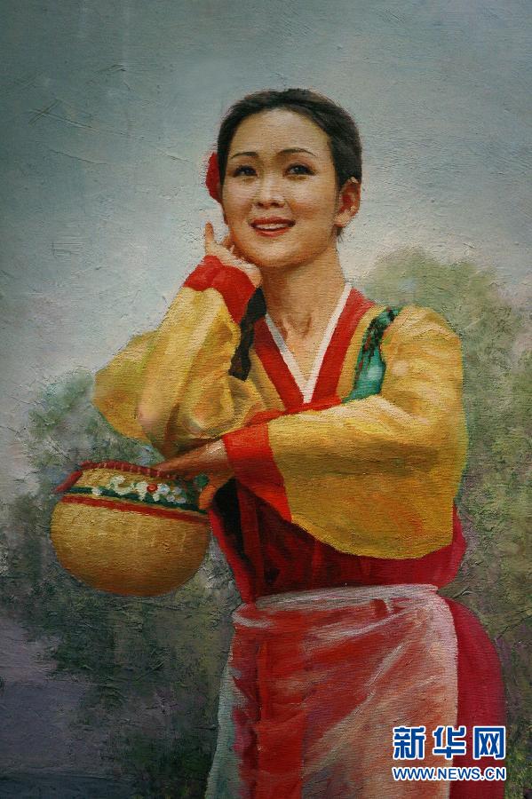 12月25日在深圳拍摄的朝鲜油画作品。 新华社发张长江
