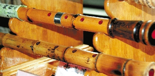 他做的"竹笛",在"竹笛之乡"都称得上是个中翘楚    巧手笛匠,能做