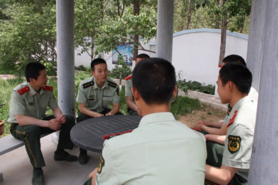 以为为本 构建和谐官兵关系.ppt