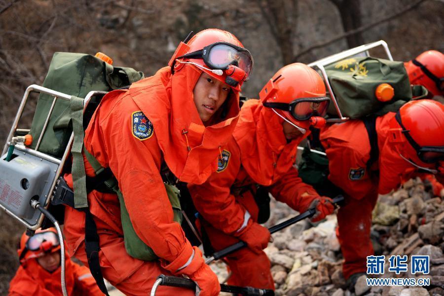 森林武警进驻北京香山(组图)