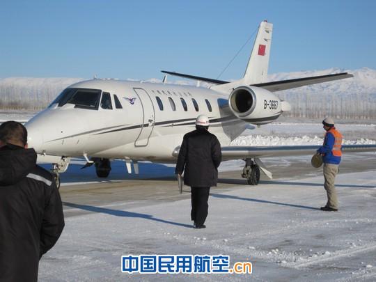 塔城机场顺利通过飞行校验(图)