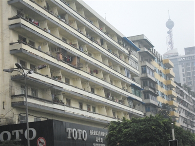 渝州路104号整治前后对比。