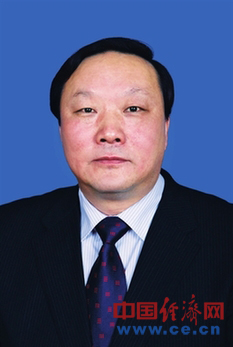 男,汉族,1964年2月出生,黑龙江杜蒙人,1984年6月入党,1984年7月参加
