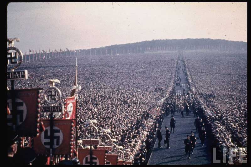 1937年希特勒参加感恩节照片:纳粹集会场面浩