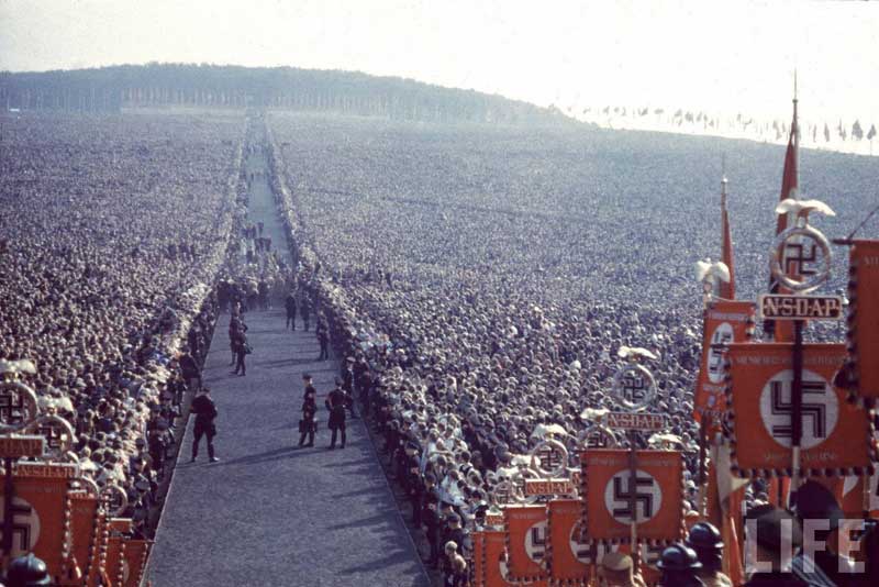 1937年希特勒参加感恩节照片:纳粹集会场面浩