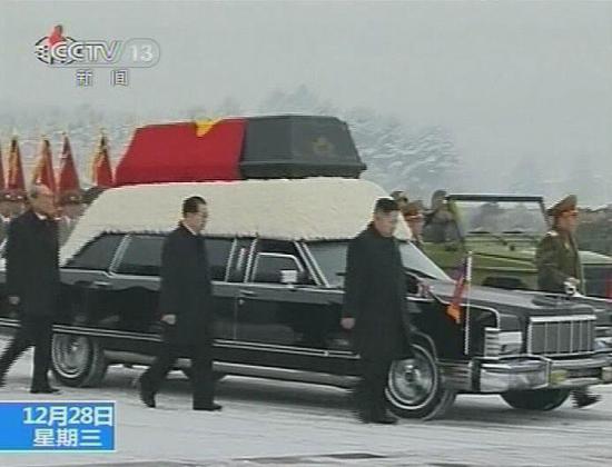 朝鲜最高领导人金正日遗体告别仪式28日在平壤举行。中央电视台截图