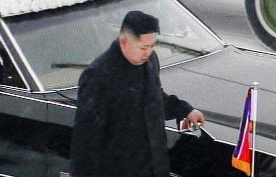 朝电视截图：鲜最高领导人金正日遗体告别仪式28日在平壤举行。